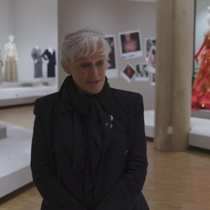 Glenn Close visits art exhibit at Indiana University
